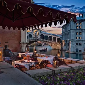 Al Ponte Antico Otel